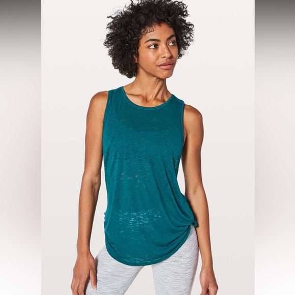 Lululemon NWT Round Two Tank in Washed Marsh, 2 - Picture 1 of 11